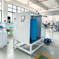 Machine de test de fuites d'air semi-automatique pour fûts en plastique vides de 200 L avec codage laser pour la production de fûts chimiques en PEHD