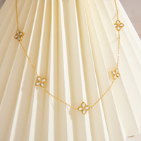 Collier à breloque trèfle à quatre feuilles en acier inoxydable blanc, collier long mini trèfle brillant doré délicat