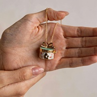 Collier avec pendentif en forme de boîte-cadeau avec nœud papillon, cadeau doux pour maman