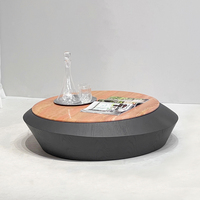 Table basse ronde de luxe moderne avec plateau en marbre rouge naturel et base en placage de bois noir, profil bas, pour salon