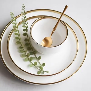 <span class=keywords><strong>Service</strong></span> <span class=keywords><strong>de</strong></span> <span class=keywords><strong>table</strong></span> en porcelaine blanche à bord doré <span class=keywords><strong>de</strong></span> luxe, assiettes <span class=keywords><strong>et</strong></span> bols en céramique avec logo personnalisé pour mariage, hôtel, restaurant - Product Image 4