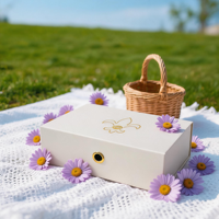Boîte en papier d'emballage de luxe blanche pliable avec logo personnalisé, fermeture magnétique, pour vêtements, chocolats, bijoux