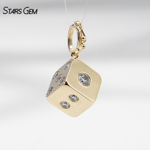 Pendentif dés porte-bonheur en or jaune 10K avec diamant de laboratoire 1,75 ct TCW - Product Image 3