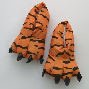 Chaussons <span class=keywords><strong>d</strong></span>'hiver en peluche doux et amusants en forme de patte <span class=keywords><strong>d</strong></span>'animal, motif griffe de monstre de Noël, pour intérieur - Product Image 3