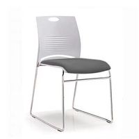 Chaise en plastique de jambe en métal empilable colorée bon marché avec la pile empilable pour le restaurant dinning dinning chaise de formation de réception