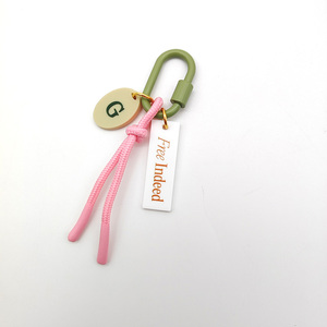 Porte-clés personnalisé multicolore, mousqueton portable en alliage de zinc pour l'extérieur, pendentif en PVC souple et acrylique comme accessoire pour clés et sacs - Product Image 2