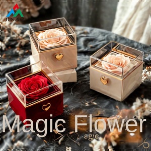Boîte cadeau automatique rotative carrée pour collier et emballage de bague de style romantique - Product Image 2