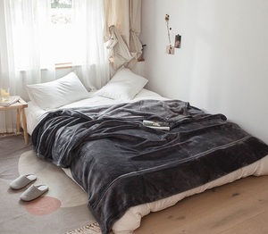 Manta de Flanela Grossa e Aconchegante de Cor Sólida para Sofá, Cama e Inverno - Product Image 3