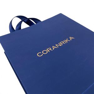 Bolsa de Regalo de Lujo Personalizada de Papel Recubierto con Relieve Reciclable, Bolsa de Mano Personalizada para Ropa - Product Image 4