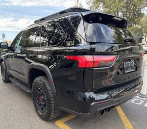 Maravillosa Toyota Sequoia TRD Pro 4WD Híbrida 2025 Usada, Negra, con Interior Rojo, Asientos <span class=keywords><strong>de</strong></span> Cuero, Sistema <span class=keywords><strong>de</strong></span> Navegación y Techo Panorámico - Product Image 1