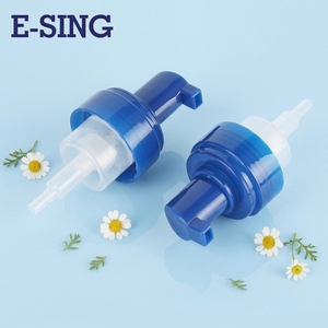 Pompa Dosatrice in Plastica 43/410 per Cosmetici con Tappo a Disco per Uso su Flaconi - Product Image 2