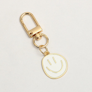 Lovely Key Bag Charms <span class=keywords><strong>7</strong></span> colores amarillo rosa azul negro Metal esmalte feliz cara sonriente llavero para mujer llavero - Product Image 2