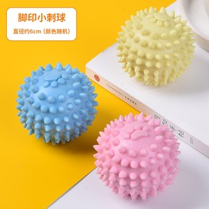 Juguete masticable para gatos en forma de estrella con borlas de tela, limpiador de dientes de felpa colorido para gatos de interior, tamaño pequeño - Product Image 4