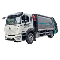 Howo Euro 3 Conduite à droite 12-18m ³ Camion compacteur à ordures 12000kg Poids 18cbm Capacité Transmission manuelle Carburant diesel 4x2