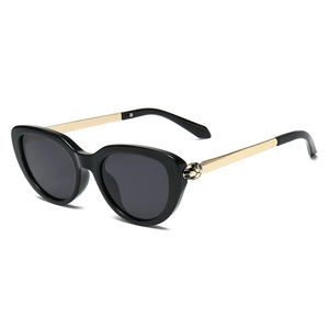 Gafas de Sol de Ojo de Gato para Mujer, Montura Completa de Metal, Protección UV400, Ligeras, Duraderas, Modernas, con Ajuste Cómodo - Product Image 1