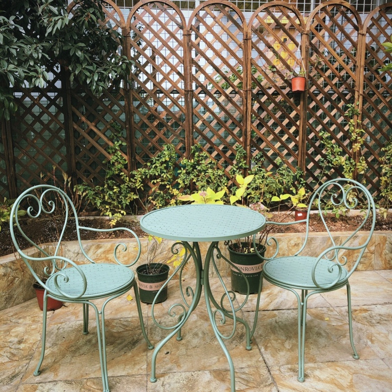 Table et chaises Love - une table et deux chaises - vert vieilli