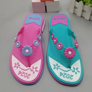 Schicke chinesische Neustil Mädchen Flip-Flops 2024 Anti-Ruch Heim-Hausschuhe Damen-Schuhe Sommer Strand Freizeitschuhe Flip-Flops