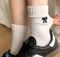 Chaussettes personnalisées de haute qualité, mignonnes, unies, douces, respirantes, en coton, avec broderie, pour femmes et filles, pour le printemps et le quotidien