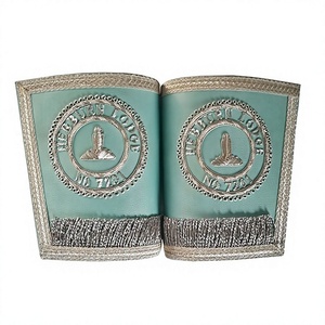 Gants artisanaux en bois de haute qualité, manchettes et nom personnalisés - Product Image 1