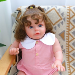 Vente en gros réaliste jolie fille entièrement en silicone bébé renaître kit cheveux bouclés enfants partenaire accompagner supprimer la solitude 1:1 simulation - Product Image 1
