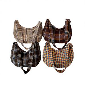 Nuevo Bolso Tipo Dumpling de Lana Sólida, Ligero, Gran Capacidad, Bolso Cruzado, Cierre Abierto, Bolso de Compras Moderno para Mujer - Product Image 1