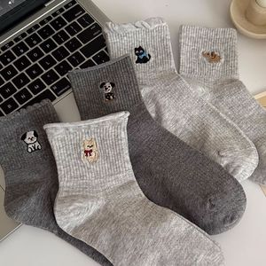 <span class=keywords><strong>Calcetines</strong></span> de alta calidad para <span class=keywords><strong>mujer</strong></span>, diseño de oso bordado, transpirable, antibacteriano para la temporada de otoño, logotipo de punto en la parte inferior del puño - Product Image 4