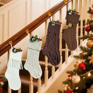 Juego de 4 Calcetines Navideños Tejidos, Decoraciones Navideñas, Bolsas de Regalo para Dulces, Adornos Colgantes para Chimenea del Hogar - Product Image 2