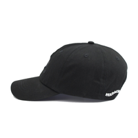 Op maat gemaakte katoenen geborduurde zwarte gladde ongestructureerde baseballcap met verstelbare gesp