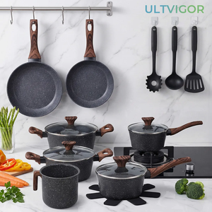 Ensemble de casseroles et poêles de haute qualité avec poignées en bois doux au toucher, revêtement céramique noir antiadhésif, en aluminium forgé - Product Image 2