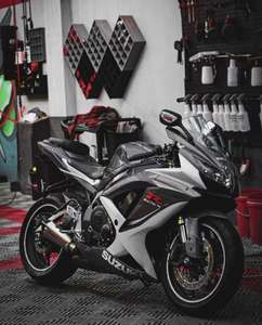 <span class=keywords><strong>Suzuki</strong></span> <span class=keywords><strong>GSX600</strong></span> : Moteur 4 cylindres en ligne DOHC de 599 cm³ + 133 ch de puissance + 6,93 kg-m de couple, moto sportive prête pour la course - Product Image 4