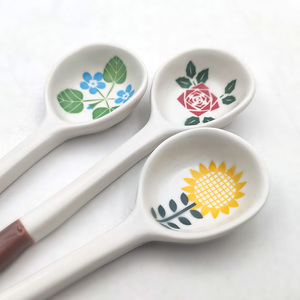 Cuchara de Cerámica Ecológica de Estilo Japonés con Mango Largo y Diseño Botánico para Postre, <span class=keywords><strong>Café</strong></span>, Leche, Fideos y Cena - Product Image 2