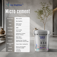 Microciment Clean-Line sans effort pour les murs intérieurs minimalistes et les sols de galerie dans des tons neutres purs