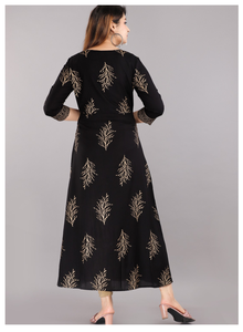 Compre Kurti Negro de Rayón con Estampado Dorado, Cuello Redondo, Manga Tres Cuartos, Estilo Étnico Informal para Mujer - Product Image 5