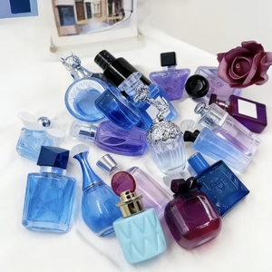 <span class=keywords><strong>Set</strong></span> Regalo di <span class=keywords><strong>Profumi</strong></span> Floreali Mini di Alta Qualità, Spray Portatile da <span class=keywords><strong>Donna</strong></span>, Profumo Duraturo in Flacone di Vetro Moderno e Lussuoso, Formato da Viaggio - Product Image 4