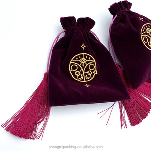 Borsa cosmetica in velluto rosso viola di nuovo stile con tarocchi in velluto ricamati in oro foderato di raso - Product Image 6
