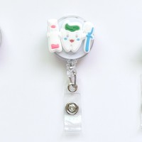 Nouveau design, porte-badge rétractable en PVC écologique de haute qualité pour infirmière, imprimé en typographie, avec motif de dessin animé mignon pour carte d'identité