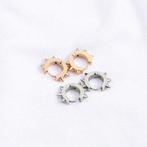 Pendientes de tuerca yunnique con forma de púa de acero de titanio, oro rosa, para hombre, estilo punk, hip hop, a la moda, geométricos, triangulares - Product Image 3