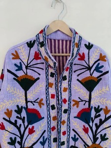 Chaqueta Boho Suzani más vendida para mujer, bordado étnico colorido y textil de inspiración vintage disponible a un precio asequible - Product Image 6