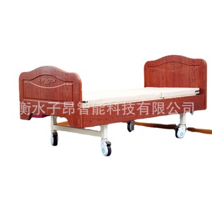 Lit médicalisé manuel Cimai avec tête de lit en bois massif, à manivelle, simple ou double, pour usage hospitalier et de réadaptation - Product Image 1