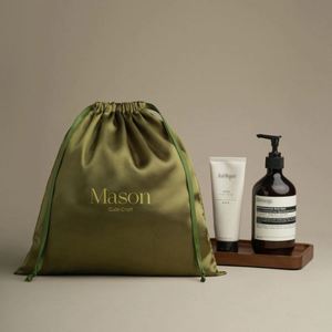 Pochette personnalisée en satin vert sauge de luxe avec cordon de serrage, sac réutilisable et écologique imprimé sur mesure pour cosmétiques, bijoux, cadeaux - Product Image 5