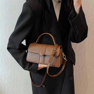 Bolsos de hombro simples personalizados de fábrica, diseño de nicho, bolso de moda Retro para mujer, bolso cruzado de hombro cuadrado pequeño - Product Image 1
