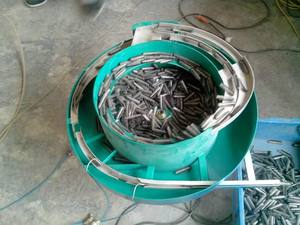 Tri et alignement automatique pour ligne d'assemblage Bouchon de stylo en plastique pour bol vibrant - Product Image 6