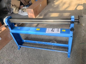 <span class=keywords><strong>Petite</strong></span> machine à rouler les cônes de tôle en alliage Rouleau métallique manuel W01-0.8X2000 à 3 rouleaux portant le noyau Service de formation - Product Image 2