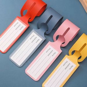 ป้ายติดกระเป๋าเดินทางหนัง PU แบบกำหนดเอง พร้อมแถบกันหาย ป้ายชื่อสำหรับบอร์ดดิ้งพาส ลายตัวอักษร - Product Image 1