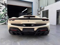 Utilisé pour modifier le diffuseur arrière en fibre de carbone de Ferrari 296 GTB avec un petit contour et une plaque à lèvres inférieure