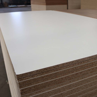 Panneaux de particules en mélamine 18 mm 2800 mm X 2070 mm Panneaux de particules imperméables Prix des panneaux de particules OSB