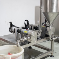 Hoogprecisie pneumatische pompvulmachine voor dranken, vruchtensap, kokosmelk, olijfolie, zakvorming, sealen en verpakkingsmachine