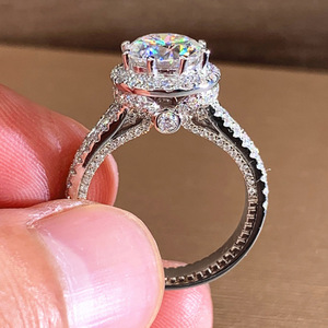 Anello dal Design Rotondo Stile Classico per Donne - Product Image 4