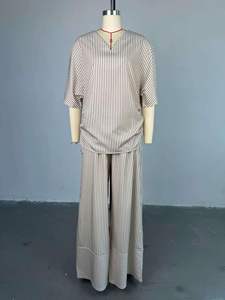 Ensemble décontracté Maxfree 2026 été : Haut rayé à col en V et manches courtes + pantalon large pour femme - Product Image 5