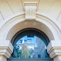 Revêtement mural moderne en pierre naturelle beige calcaire du Portugal placage extérieur pour l'usine de projets d'hôtel et de villa en Arabie Saoudite